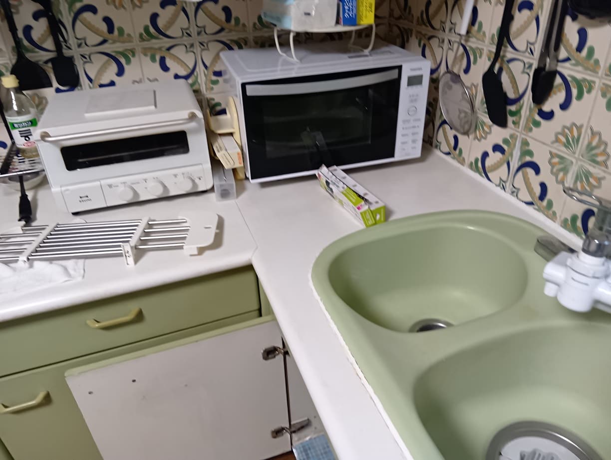 改修前のキッチン設備の様子